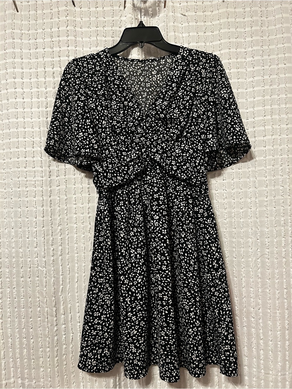 Black‎ White Floral V-Neck Twist Front Flutter Sleeve Smocked Mini Dress Women's